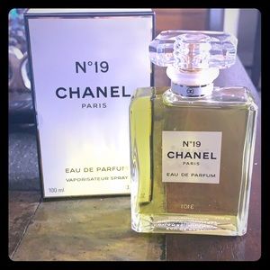 Brand new Chanel n°19.